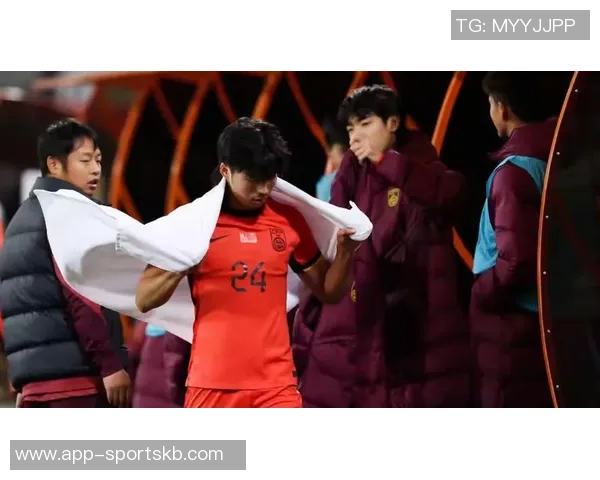 热议汪士钦直红事件：球场上脑残式申请红牌的背后原因分析